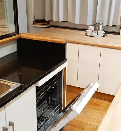 Liege 4420 Rue Jean Jaures 45 Grande Maison Joyeuse Avec Terrasse 30m2 Pour 8 Personnes Maximum * サン・ニコラ