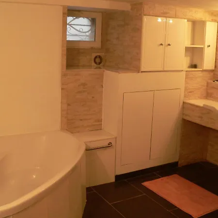 Liege 4420 Rue Jean Jaures 45 Grande Maison Joyeuse Avec Terrasse 30m2 Pour 8 Personnes Maximum Holiday home Saint-Nicolas (Liege)